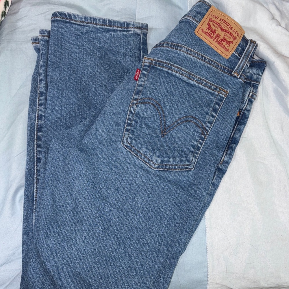 Levi's Classic Straight women’s Jeans in Denim Blue